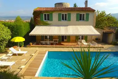 Image de Villa avec piscine pour 8 à 10 proche de la mer