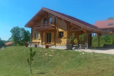 Image de Chalet authentique au cœur de la région des lacs et proche des stations de ski