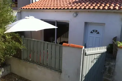 Image de Jolie maisonnette 2 à 4 p terrasse ensoleillée avec parking