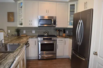 Image de Animaux acceptés Bay & Ocean View Brand New 2br Condo Sleeps 6 Two Community Pools Grilling Area Fire Pit and Ocean Views