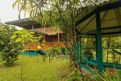 Image de Carribean Beach Front de bois franc * Duplex * Wi-Fi *