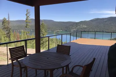 Image de Des vues Ă couper le souffle de New Mountain House donnant sur Ashley Lake