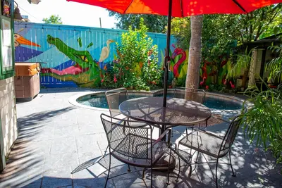 Image de 4 suites + piscine Et bain à remous dans la partie la plus branchée de Nola!