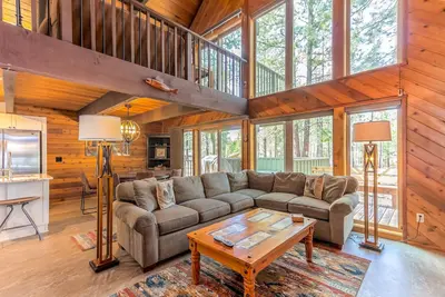 Image de Cabine classique 4 chambres, A / C, à pied de Starbucks & The Village - Deer08