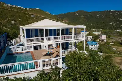 Image de Bay House - superbes vues, piscine, Ă pied des commerces et des restaurants