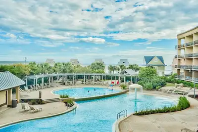 Image de Vues sur le golfe et excellentes piscines au Beach Resort Condo