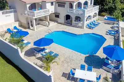 Image de Luxe abordable à 6 Br Villa de vacances des Caraïbes entièrement équipée