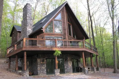 Image de Cabine de luxe nichée dans les belles montagnes Blue Ridge