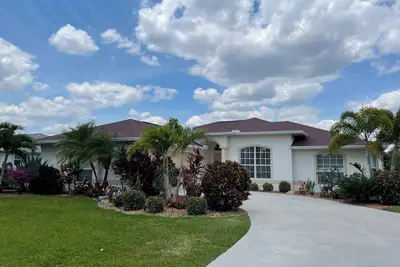 Image de Belle maison de 3 chambres avec piscine lanai & chauffée! , dans le sud-ouest de la Floride