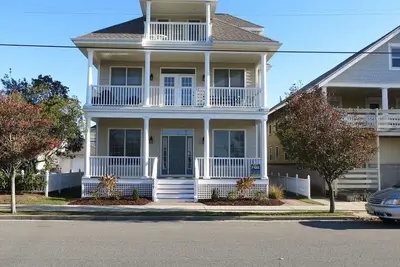 Image de Spacieux 5 chambres avec vue sur l'océan sur la 5e rue