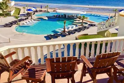 Image de Superbe villa de 4 chambres sur la plage de sable au Las Palmas Beachfront Resort V14