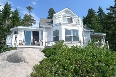 Image de Retiré Stonington, Maine chalet bijou avec vue Rockefeller de Penobscot Bay