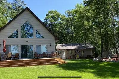 Image de 3 chambres 3 cabines du lac Roy sur le lac Gull en face du parcours de golf!