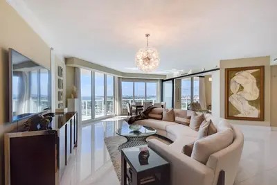 Image de Ritz Carlton - Condo design 17e étage de plusieurs millions de dollars