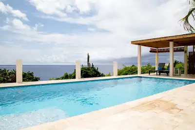 Villa face à l'océan récemment rénovée! Paisible et privé!