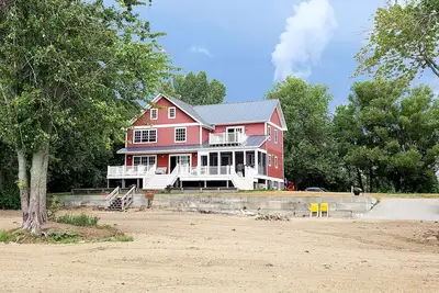 Image de Alburgh Lake Front Rental - Poteau et poutre de luxe