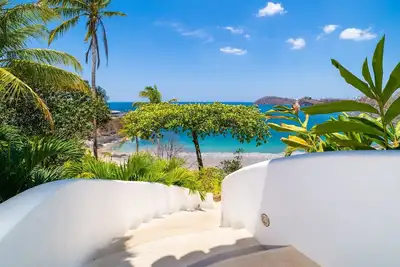 Image de Maison privée 5br Oceanfront avec des vues spectaculaires à Flamingo!