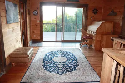 Image de Superbe personnalisé Construit sur Lodge calme Streamside superficie w / Vues à couper le souffle