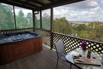 Image de Cedar Cottage - Une vue imprenable, jacuzzi privé