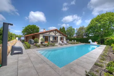 Image de La Maison Aquitaine est votre retraite de plage idéale pour l'été.