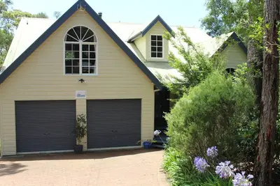 Image de Four Seasons - Blue Mountains Home - Environs de la brousse privés avec WiFi