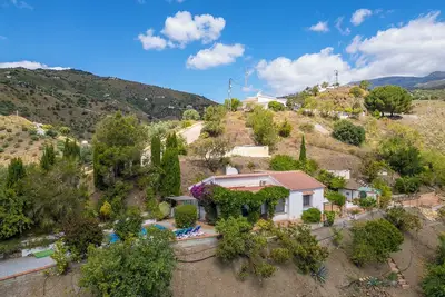 Image de Détaché Villa avec piscine privée et vue imprenable 5 minutes à pied du Village