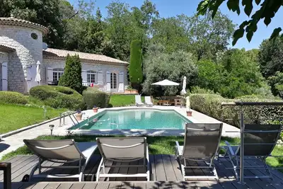 Image de Superbe villa soleil piscine jardin calme et vue mer sur les hauteurs de Nice