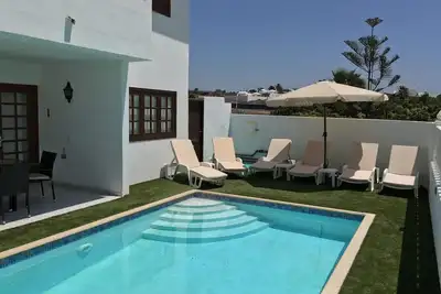 Image de Superbe Villa Margarita. Excellent emplacement à Puerto Del Carmen avec vue sur la mer