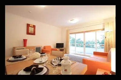 Image de Plage Ă pied, grande piscine, HugeTerrace, 4 couchages
