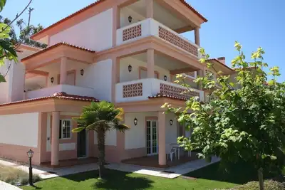 Image de Luxe appartement rez de chaussée w \/ jardin à Praia del Rey seulement à partir de 600 € la semaine