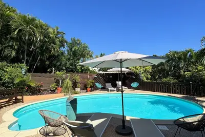Image de T2 Duplex - Terrasse - piscine dans un écrin de verdure à 100 m de la plage.