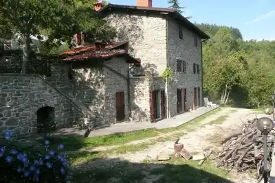 Image de Maison de montagne dans le style toscan, avec spa et piscine.