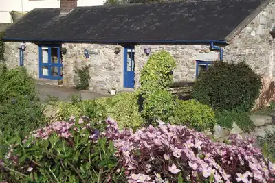 Image de Grange en pierre convertie de 300 ans près de la péninsule de Hook