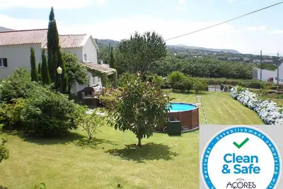 Confortable detached private holiday house, magnificent ocean and Mountain view