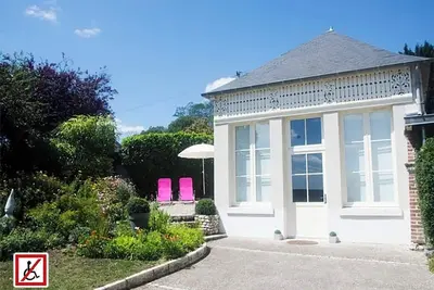 Image de Dépendance  meublée classée 3 * à 10 minutes du centre historique climatisée