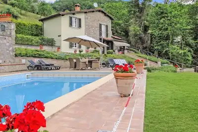 Casa Roc, piscine privée, la meilleure vue de Barga! Wifi. A pied au bar\/restaurant