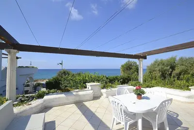 Image de Apollonia Apartment C: Un studio lumineux et élégant.