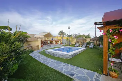 chalet avec piscine privée près de la mer