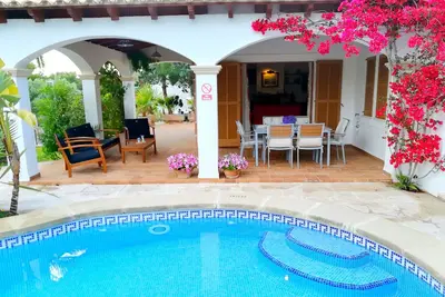 Image de Fantastique villa de 3 chambres avec piscine, à 1 minute à pied de la plage de Cala D'Or.