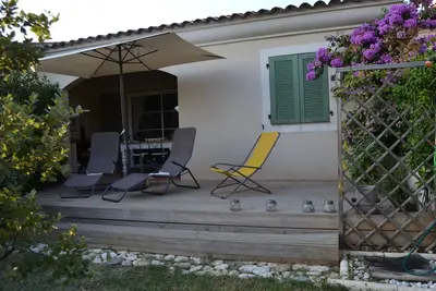 Appartement T2 avec jardin privé à 2, 5 km de Saint Florent