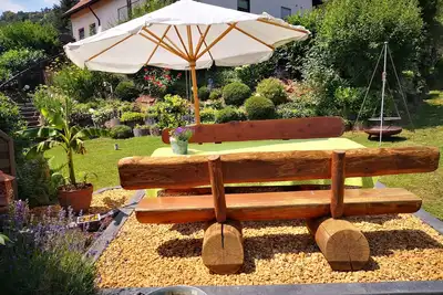Image de Appartement confortable et lumineux dans la campagne avec balcon et jardin, entièrement rénové en 2018