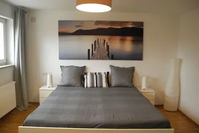 Image de Appartement moderne et lumineux dans un endroit calme avec sa propre entrée et terrasse