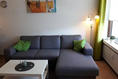 Image de à seulement 100 m de la plage et lumineux appartement convivial, balcon avec vue mer latérale