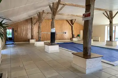 Image de 19 +2 places, hammam, sauna, heated indoor pool. . .