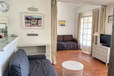 Image de T2 avec jardin et grande terrasse couverte dans résidence arborée avec piscine