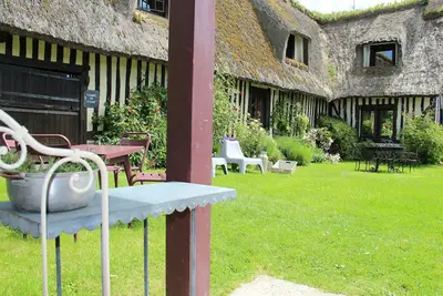Image de Chaumières de 8 à 20 personnes avec Piscine et Sauna proche Honfleur