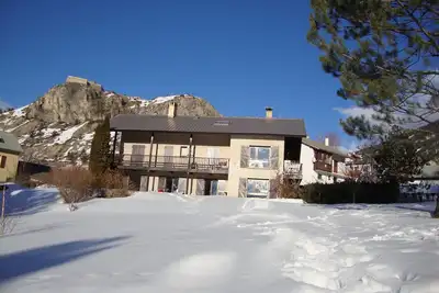 Image de Grande maison et son jardin, vue exceptionnelle sur les montagnes et la station