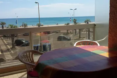 Image de T3 front de mer terrasse 4 personnes proche centre ville parking privé
