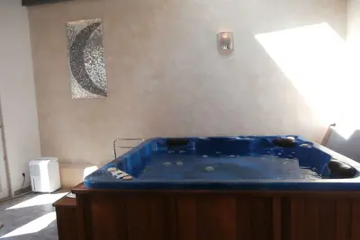 Image de A la Lune argentée : gîte balnéo privé, luminothérapie, sérénité!