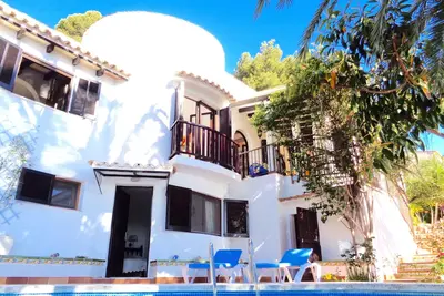 Image de Chalet de rêve sous les palmiers, vue sur la mer, piscine privée, près de la baie